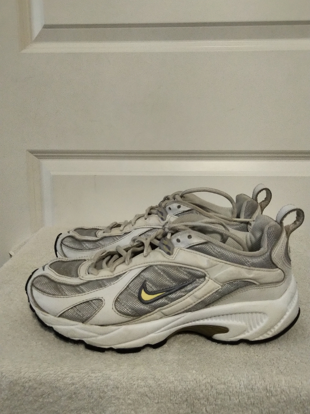 Nike White & Grey Athletic Sneakers- Size 10